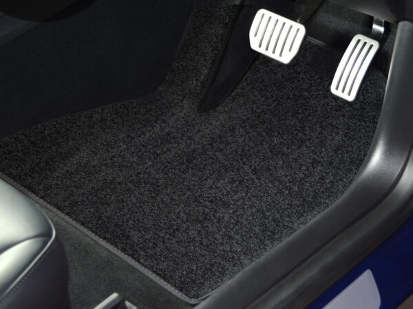 Multiera Volkswagen Touareg 2017+ Car Mats | Grey Elite with Light Grey White Stitch Trim (No Heelpad)